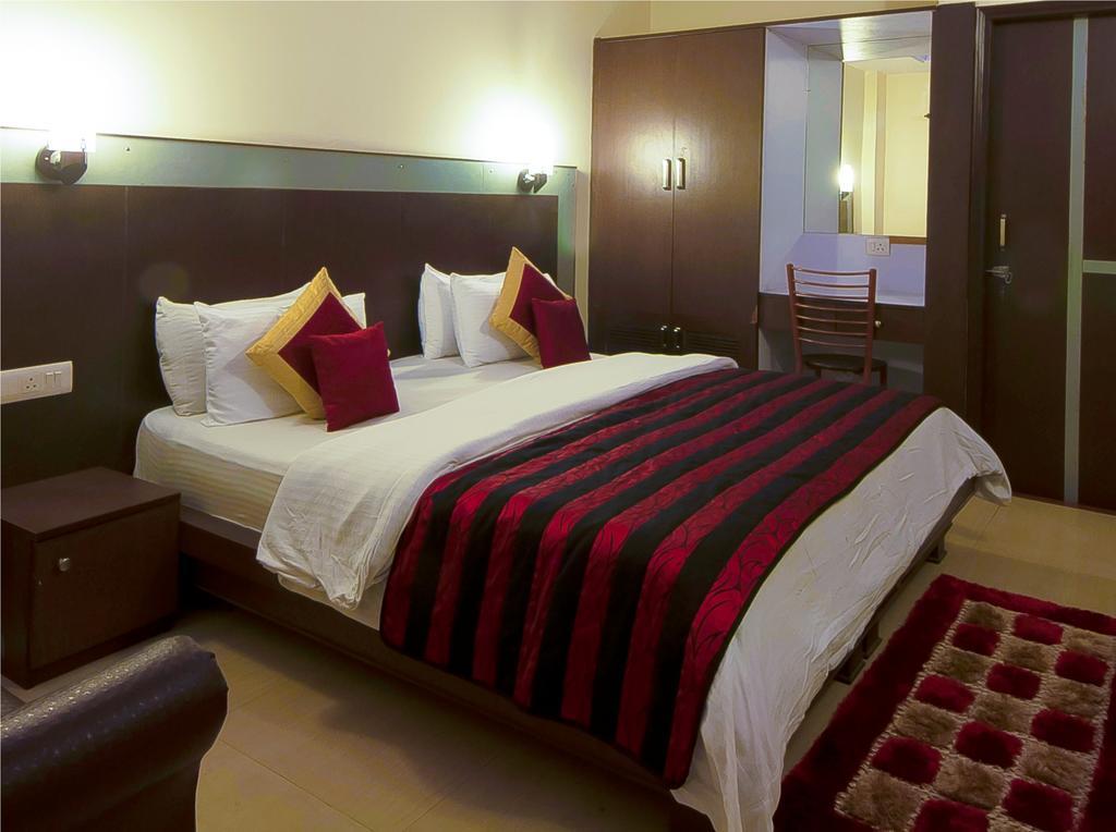 Airport Hotel Vishal Residency Yeni Delhi Dış mekan fotoğraf