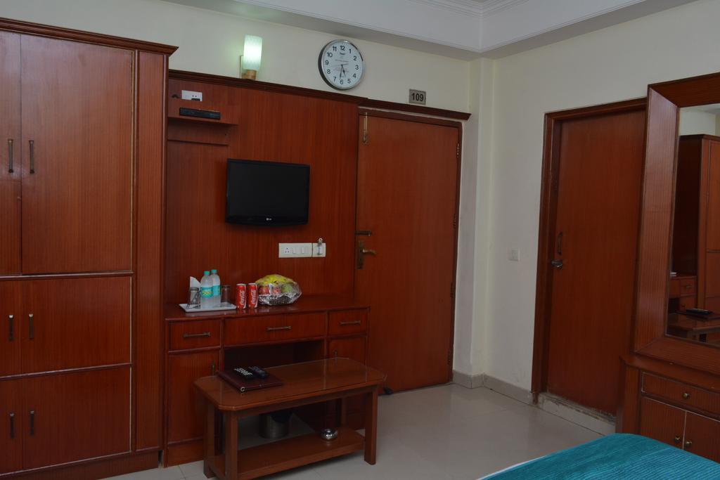 Airport Hotel Vishal Residency Yeni Delhi Dış mekan fotoğraf