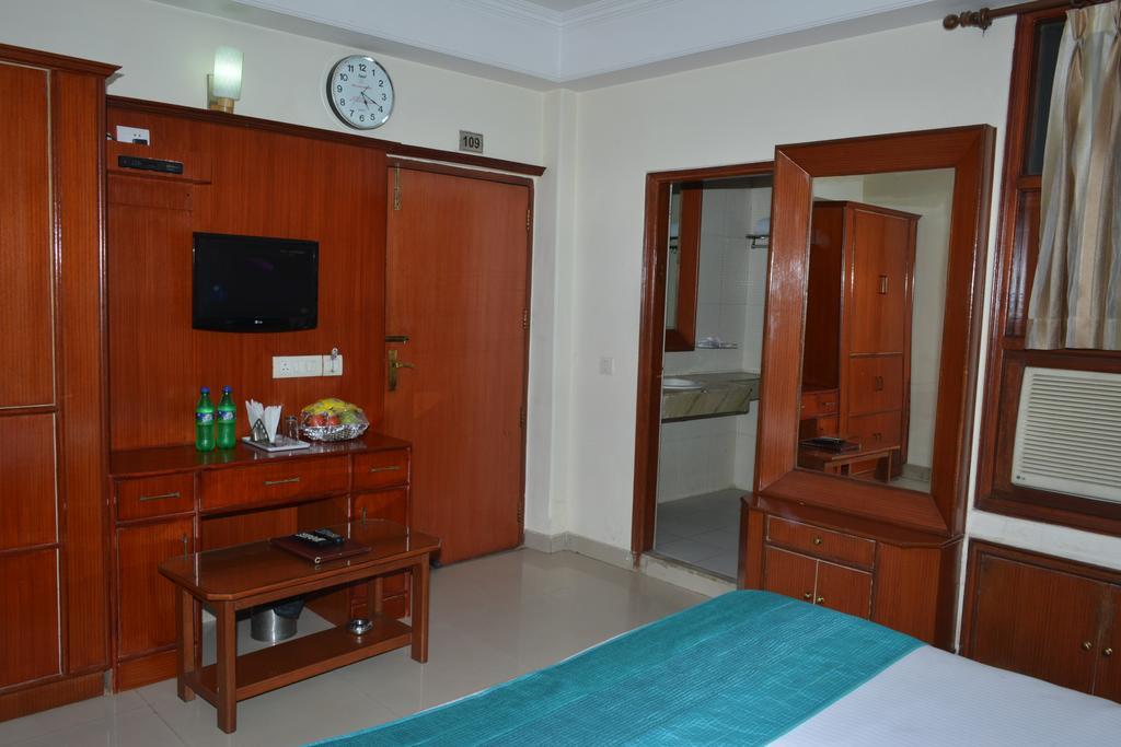 Airport Hotel Vishal Residency Yeni Delhi Dış mekan fotoğraf