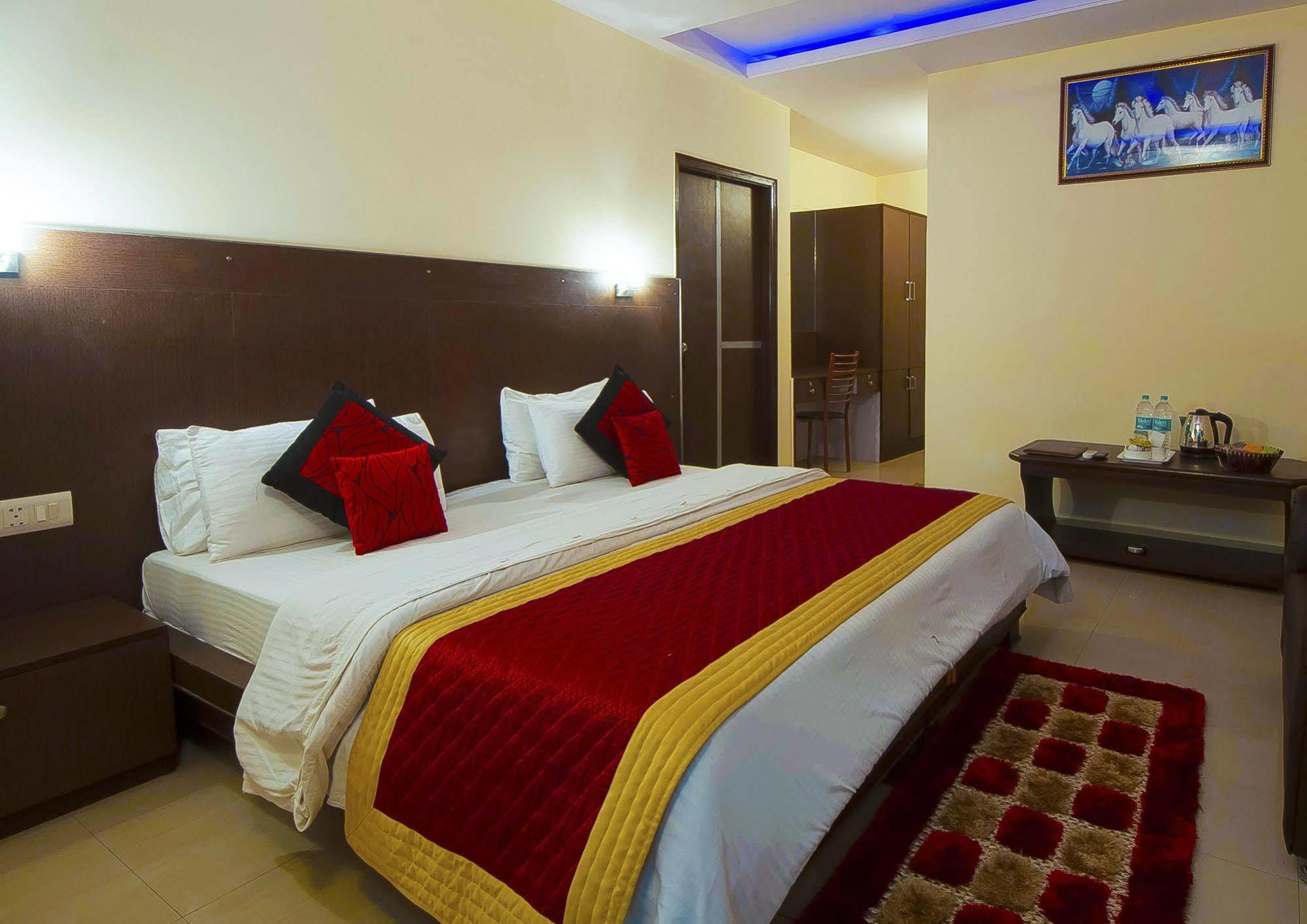 Airport Hotel Vishal Residency Yeni Delhi Dış mekan fotoğraf