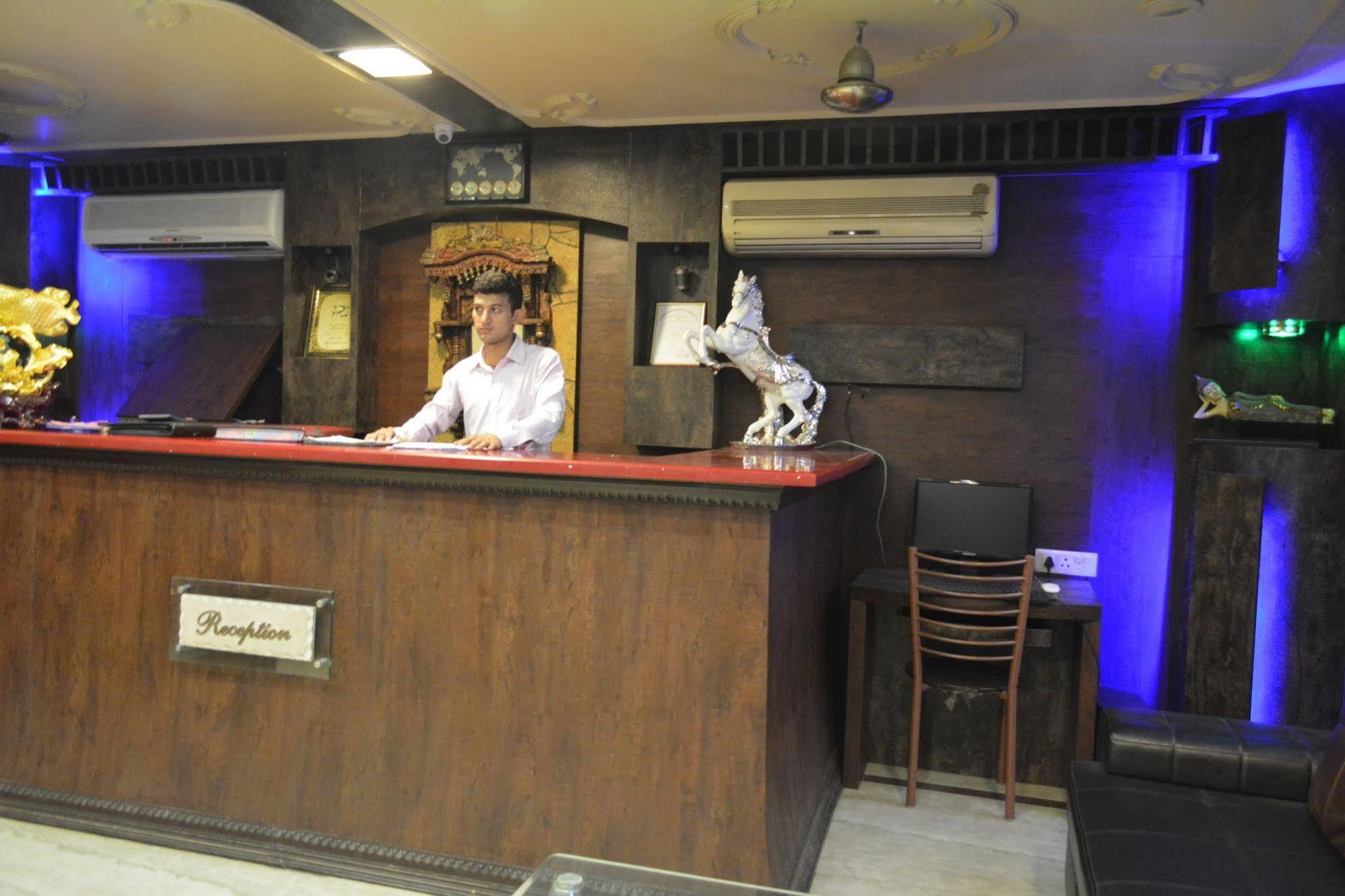 Airport Hotel Vishal Residency Yeni Delhi Dış mekan fotoğraf