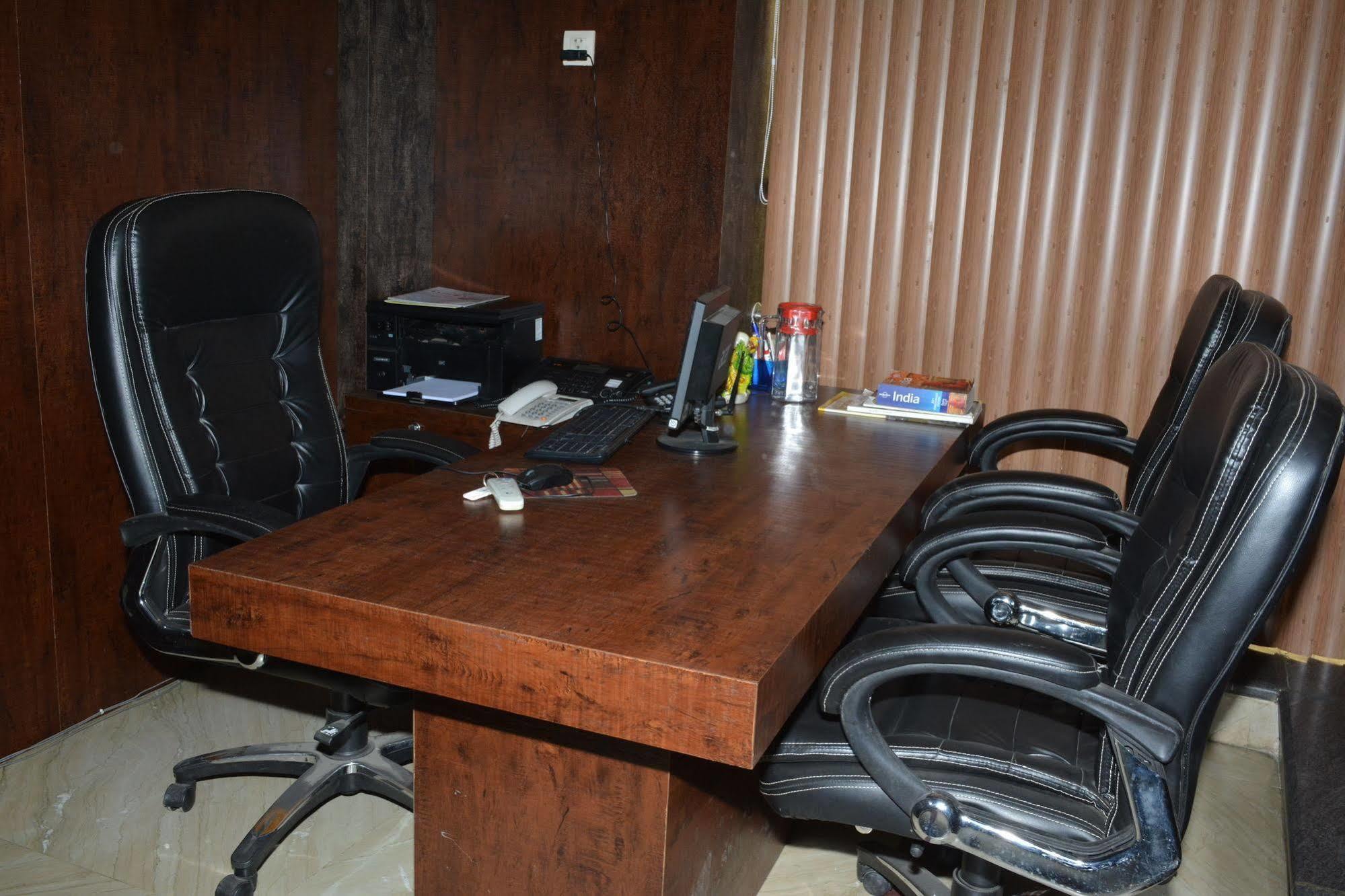 Airport Hotel Vishal Residency Yeni Delhi Dış mekan fotoğraf