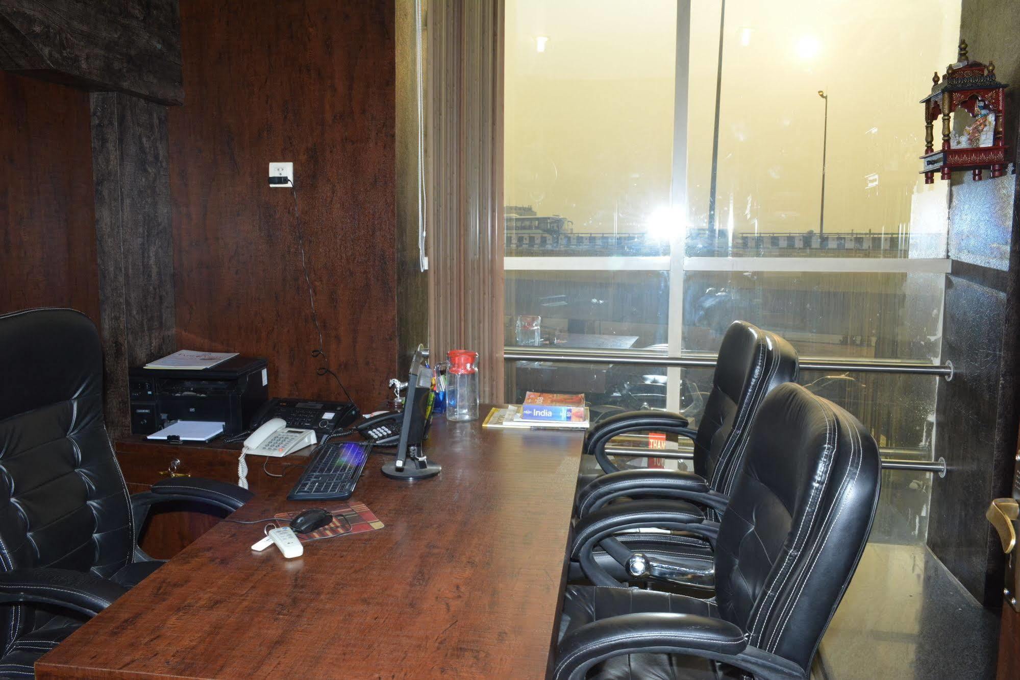 Airport Hotel Vishal Residency Yeni Delhi Dış mekan fotoğraf