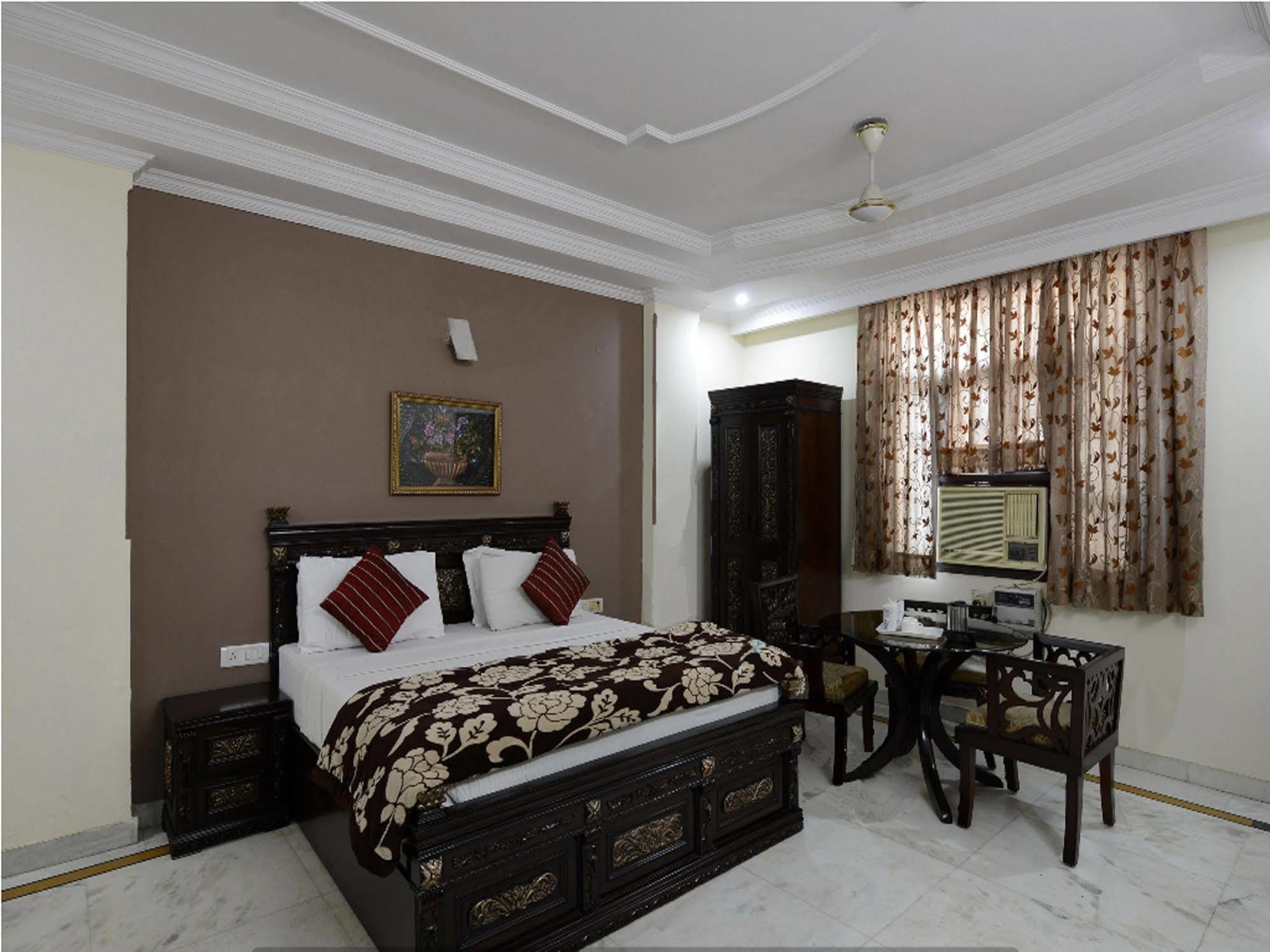 Airport Hotel Vishal Residency Yeni Delhi Dış mekan fotoğraf
