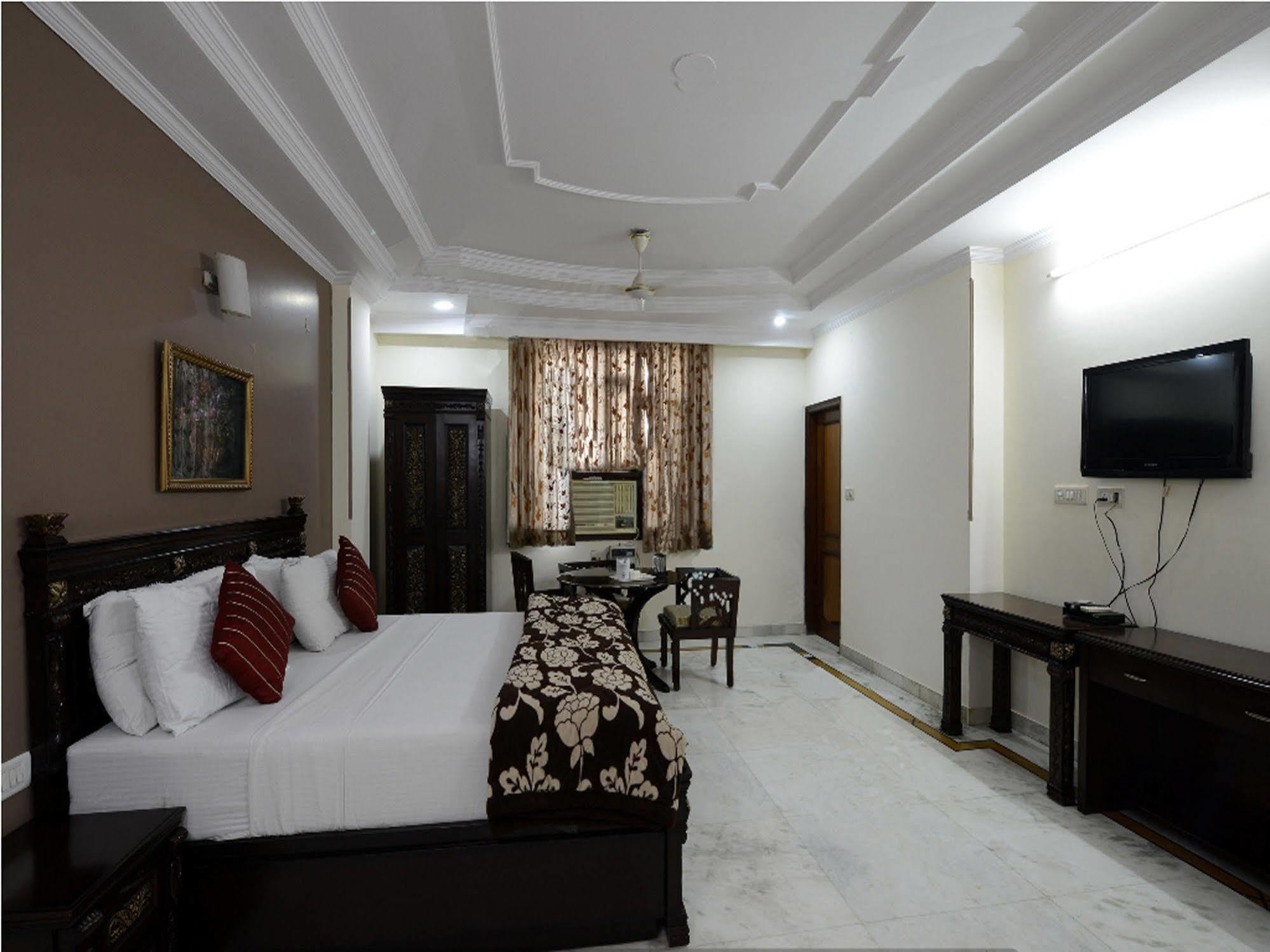 Airport Hotel Vishal Residency Yeni Delhi Dış mekan fotoğraf