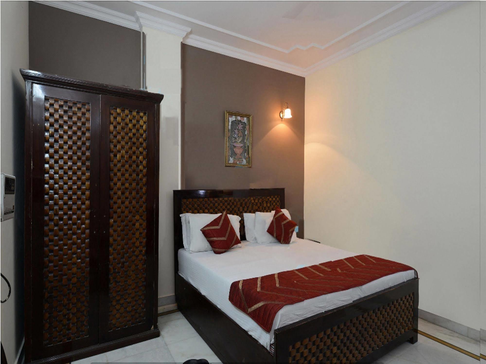 Airport Hotel Vishal Residency Yeni Delhi Dış mekan fotoğraf
