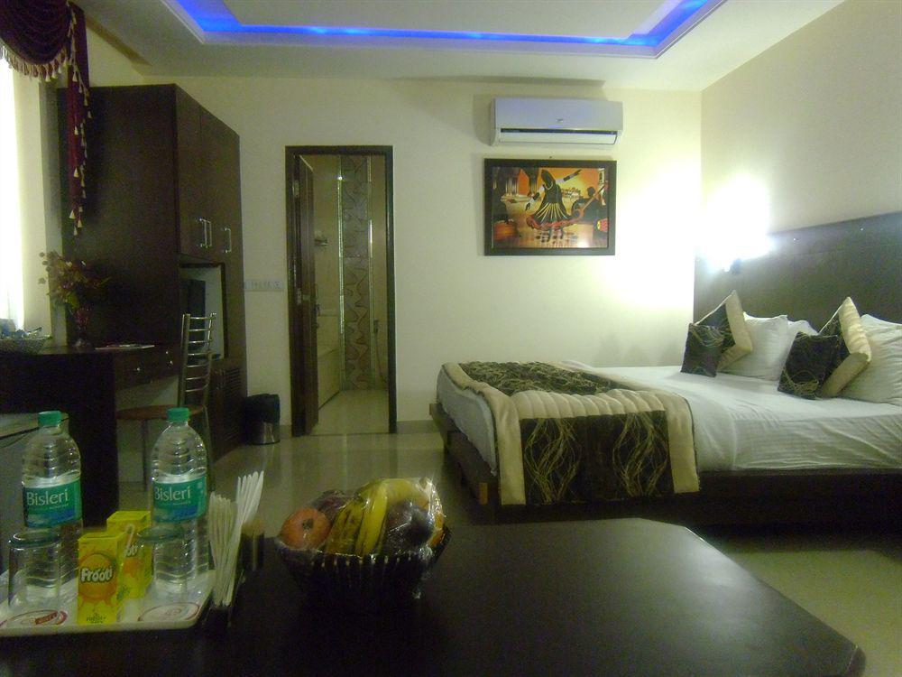 Airport Hotel Vishal Residency Yeni Delhi Dış mekan fotoğraf